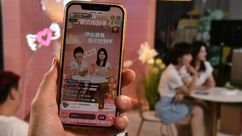照顾老人保姆24小时住家费用